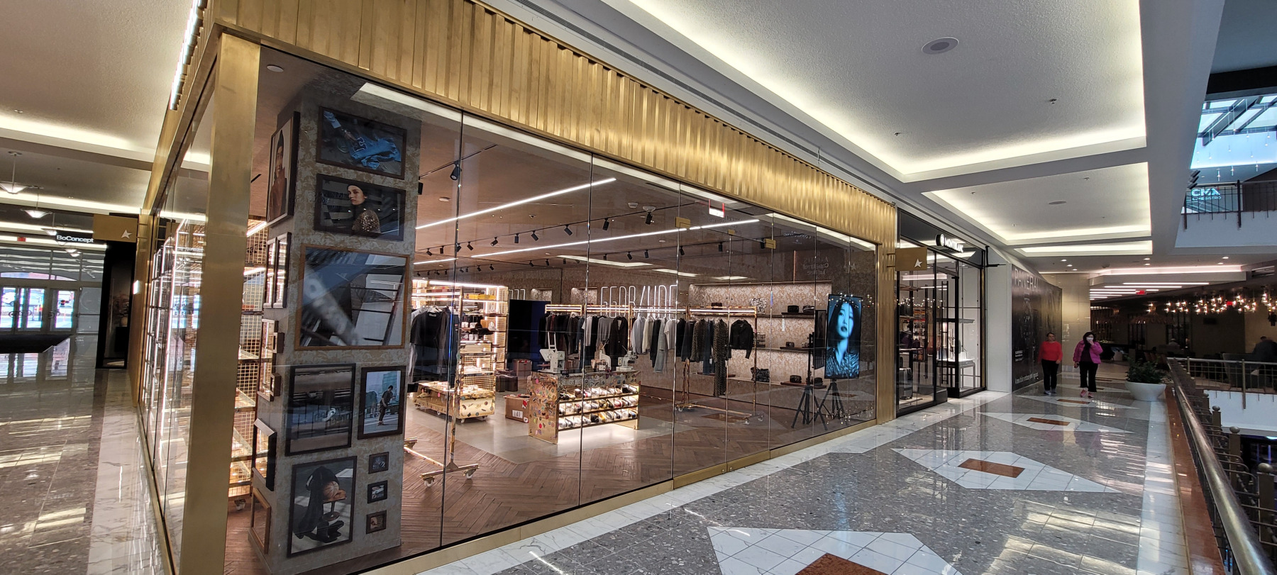 Mirrors & Display Glass