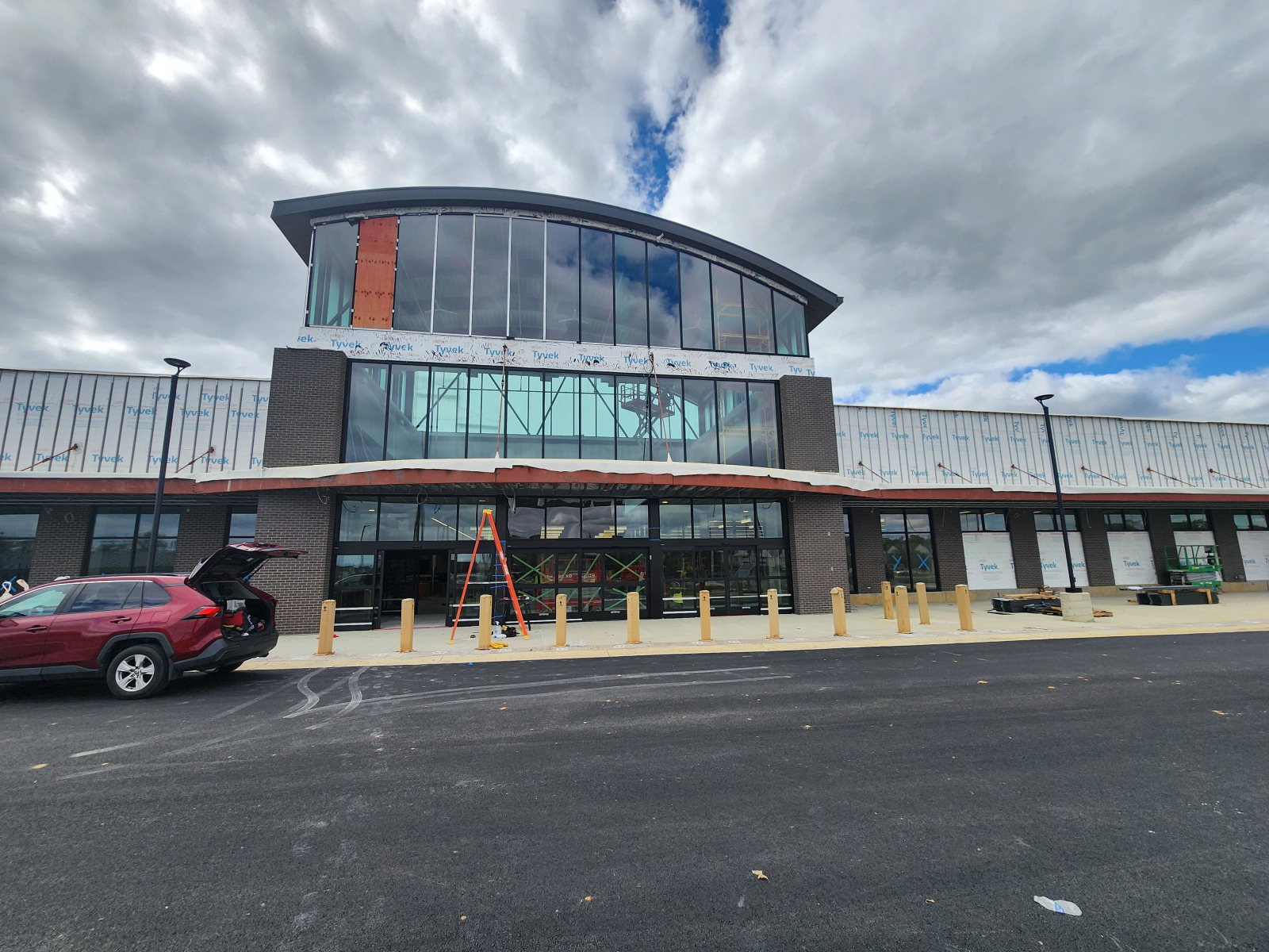 Storefront vs. Curtain Wall: What's the Difference?